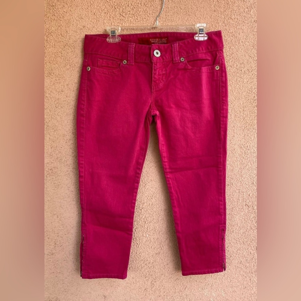 Guess zipped skinny leg, low rise capri jeans